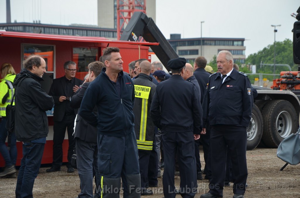 Erster Spatenstich Neues Feuerwehrzentrum Koeln Kalk Gummersbacherstr P125.JPG - Miklos Laubert